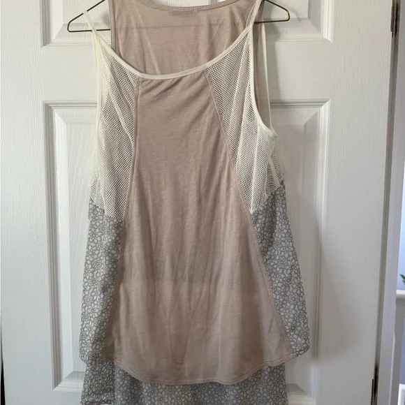 Sleeveless Patterned Dress - Picture 4 of 5